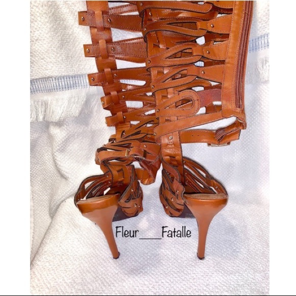 Gorgeous Brown Heel  Boots 🤎 - Picture 2 of 3